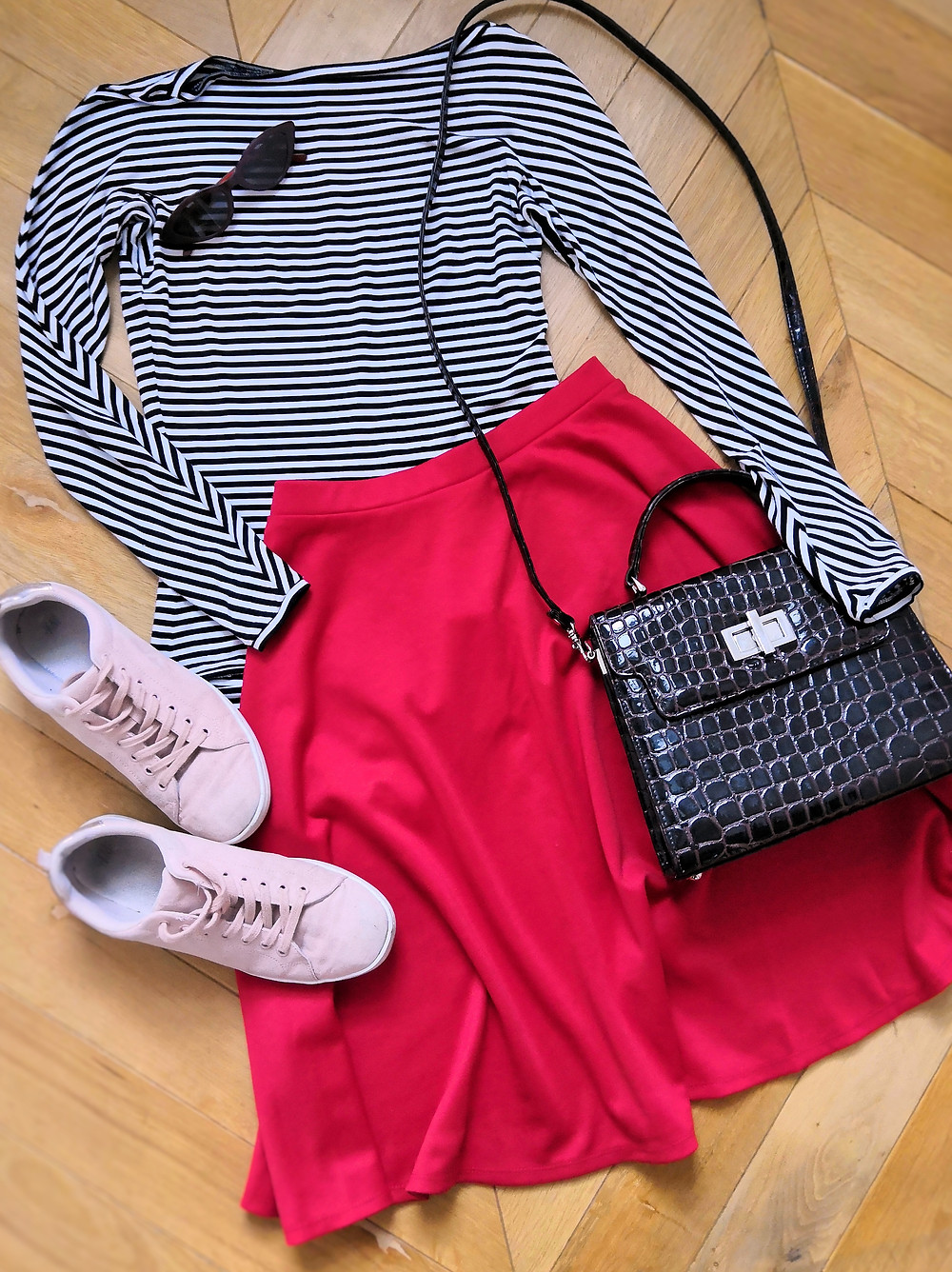 Day outfit with stripy bodysuit, red skater skirt, shoulder bag and pink trainers