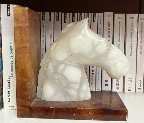 Serre livres en pierre naturelle, cheval, décoration seconde main Récupalys Saiguède.
