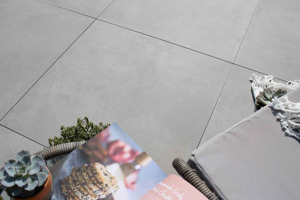 Flote™ | Light Grey Concrete Effect Porcelain Paving Tiles (60x60x2cm)