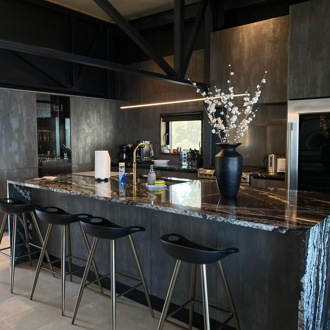 Bi-Weekly Cleaning | Kingston | Photo of a black bathtub 