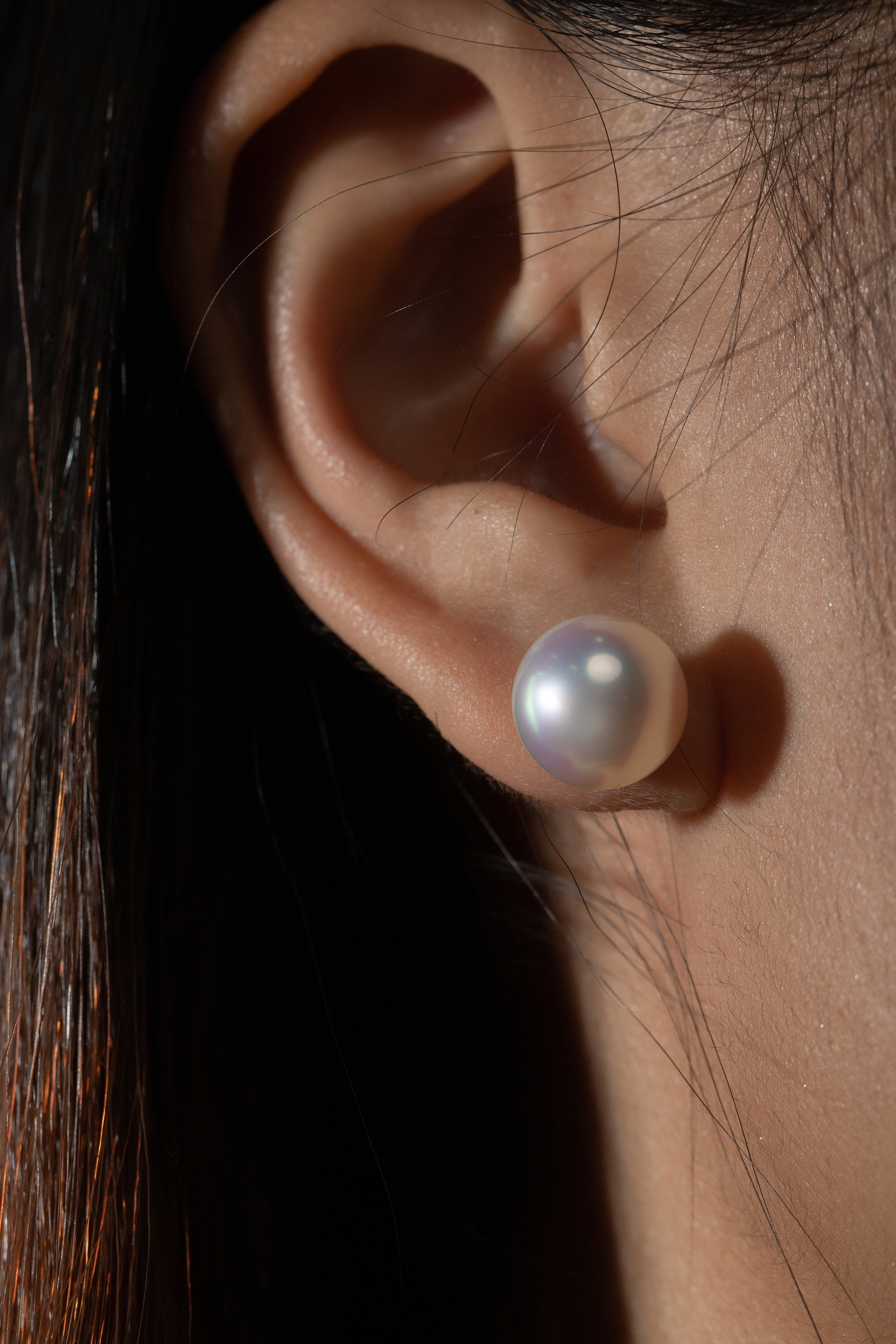 White South Sea VENUS Pearl Stud Earrings in 18K Yellow Gold