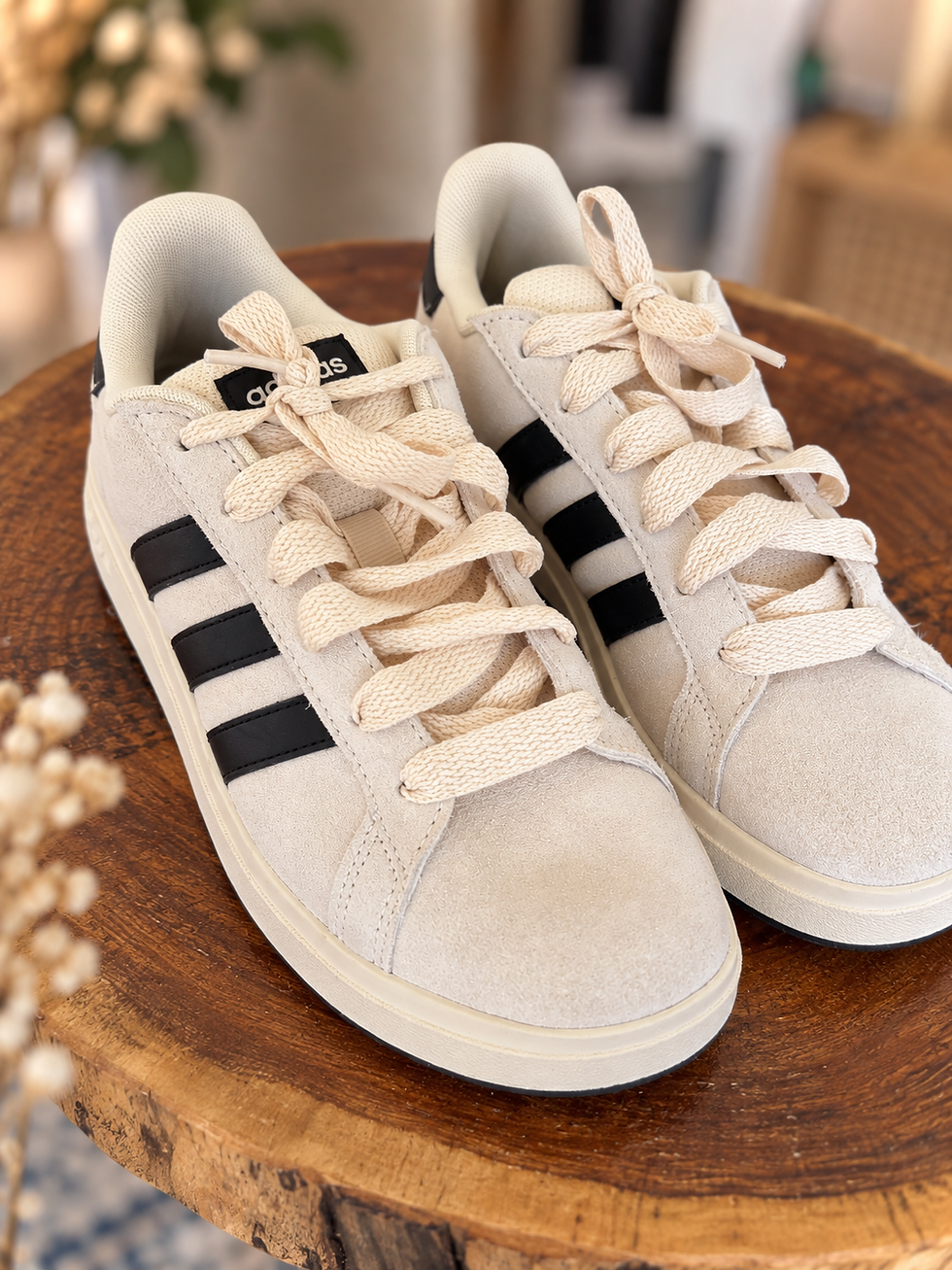 Thumbnail: Baskets Adidas blanches & noires – Taille 36
