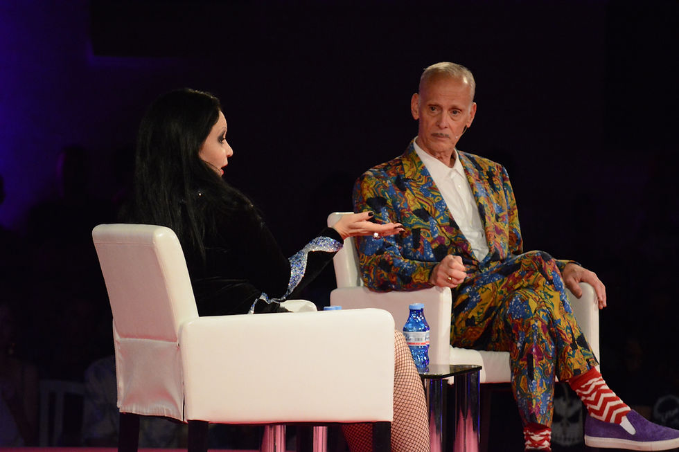 Alaska y John Waters durante el coloquio. Foto: Pablo R.