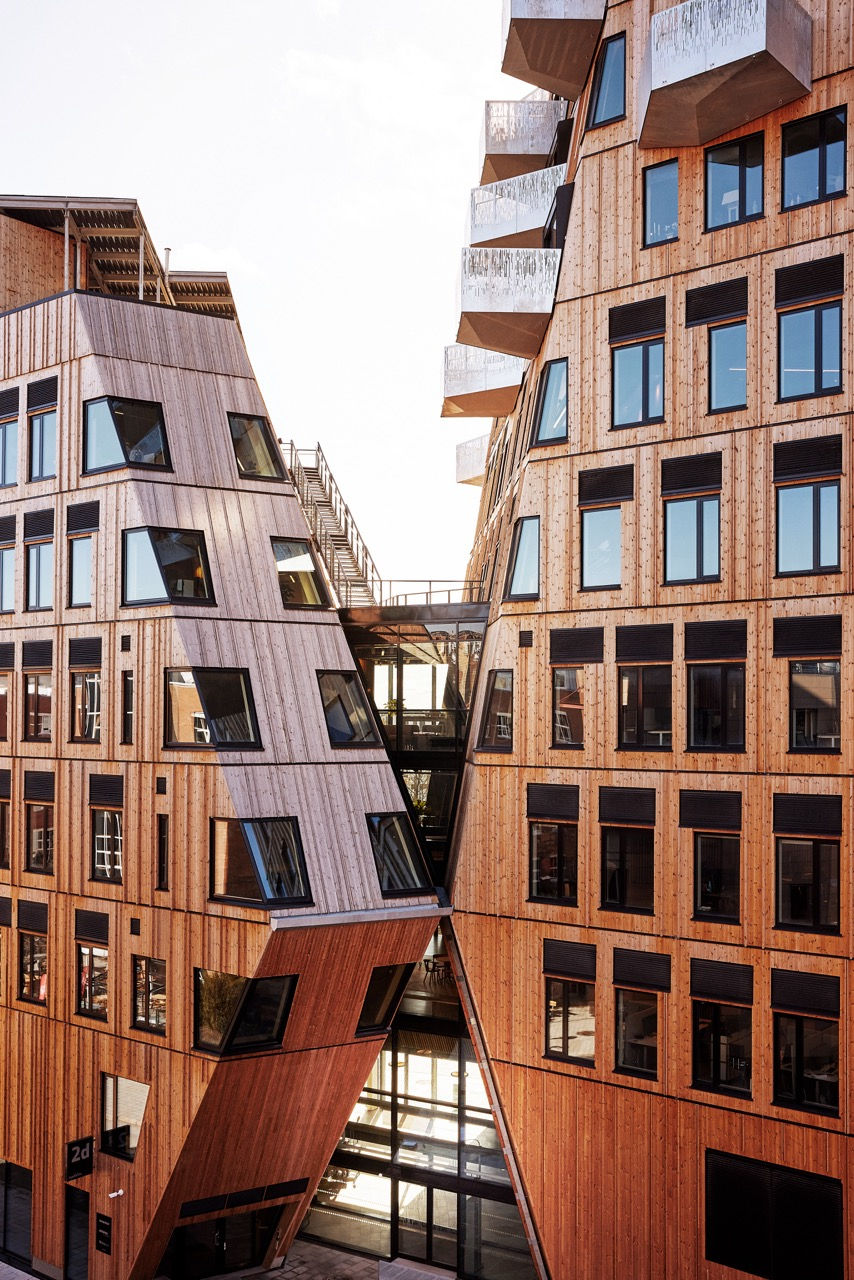 Close-up of Vertikal Nydalen’s wooden façade, highlighting its angular geometry and operable windows designed to enhance natural ventilation. The textured surface and precise openings illustrate the building’s climate-responsive architecture.