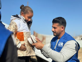 LIFE helps Families and Orphans in Gaza After Recent Floods Leave Them Cold and Exhausted 