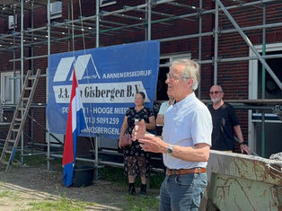 Hoogstepuntviering onder een stralende zon