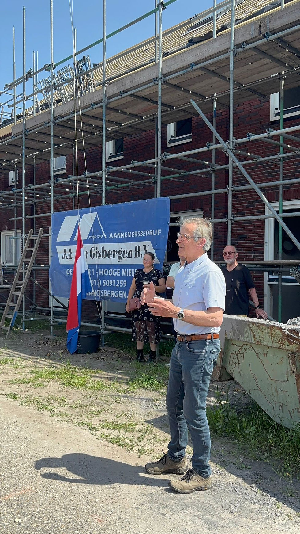 Hoogstepuntviering onder een stralende zon