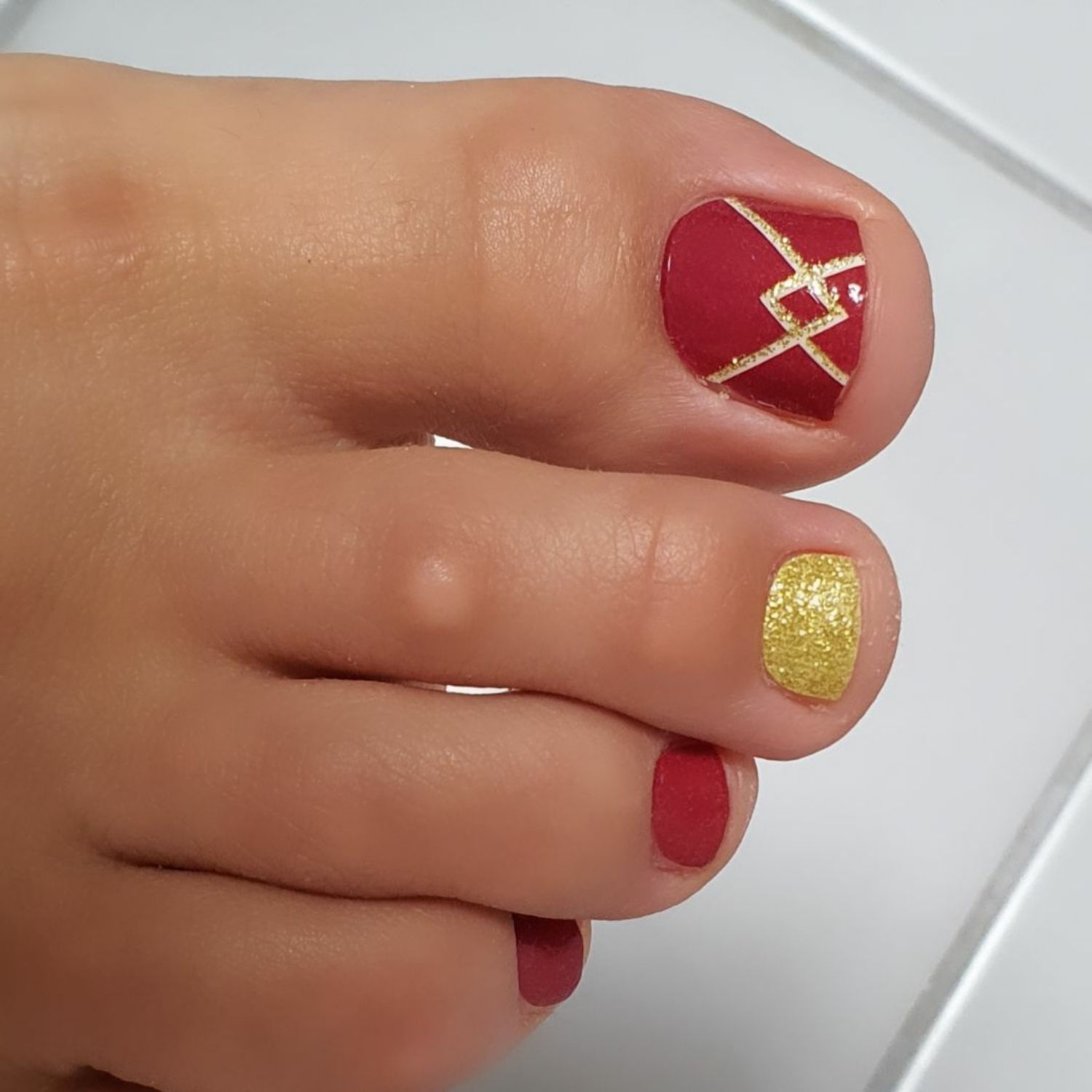 Toe Wrap dark red and gold