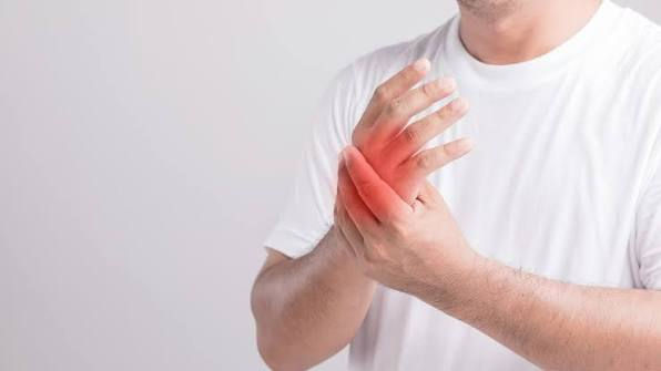 Understanding Hand Injuries From Tendon Damage to Fractures