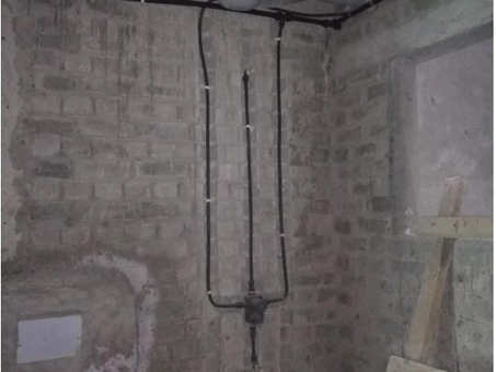 Under-slung plumbing design