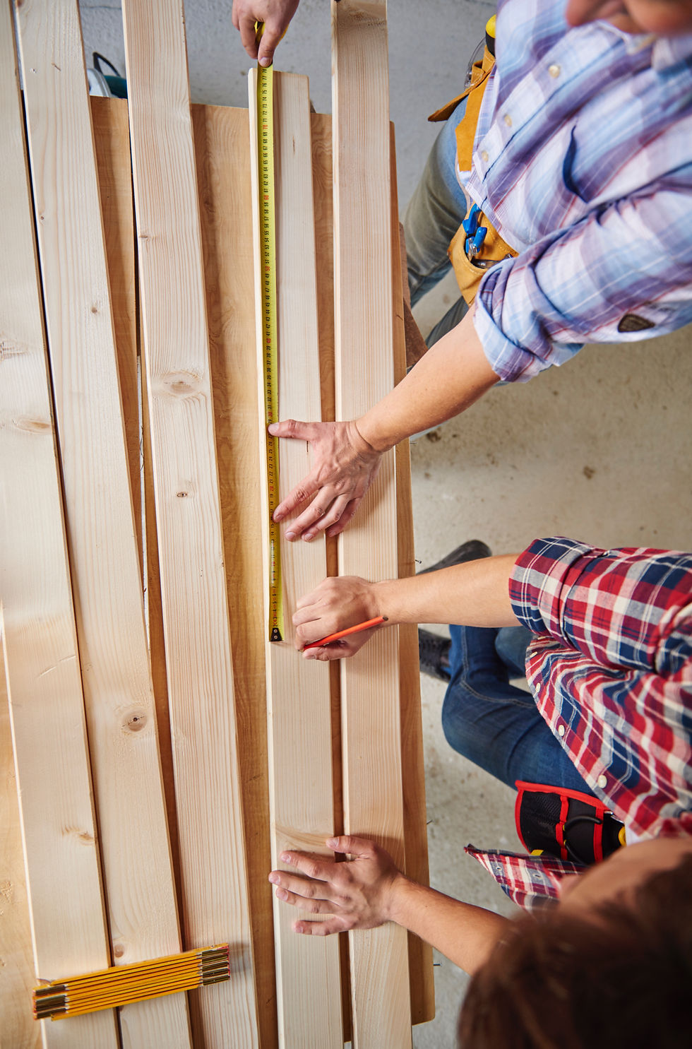collaboration-two-carpenters-building_edited.jpg