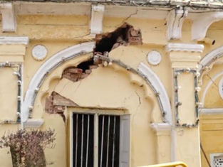 ಮೈಸೂರು ಅರಮನೆ ವರಾಹ ಗೇಟ್ ಬಳಿ ಮುಖ್ಯದ್ವಾರದ ಚಾವಣಿ ಕುಸಿತ: ಭಾರೀ ಅನಾಹುತದಿಂದ ಪಾರಾದ ಸಾರ್ವಜನಿಕರು