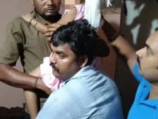 ವಿಡಿಯೋ ಮಾಡಿ ಸಮುದ್ರಕ್ಕೆ ಹಾರಲು ಹೋಗಿದ್ದ ತಂದೆ-ಮಗಳ ರಕ್ಷಣೆ; ಪೊಲೀಸರ ಸಮಯಪ್ರಜ್ಞೆಗೆ ಸಾರ್ವಜನಿಕರ ಮೆಚ್ಚುಗೆ