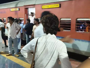 ರೈಲಿನಲ್ಲಿ ಹೆರಿಗೆ: ಪ್ರಯಾಣಿಕ ಮಹಿಳೆಯರ ಸಾಹಸ – ತಾಯಿ, ಮಗು ಸುರಕ್ಷಿತ