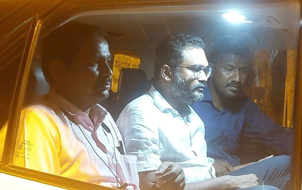 ಧಾರವಾಡದಲ್ಲಿ ಭರ್ಜರಿ ಲೋಕಾಯುಕ್ತ ದಾಳಿ 50 ಲಕ್ಷ ರೂ. ಲಂಚ ಪ್ರಕರಣದಲ್ಲಿ ತಹಶೀಲ್ದಾರ್ ಬಂಧನ