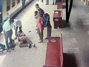 ಮಂಗಳೂರು: ಚಲಿಸುತ್ತಿದ್ದ ರೈಲಿನಡಿ ಸಿಲುಕುತ್ತಿದ್ದ ವೃದ್ಧನ ರಕ್ಷಣೆ; ಪಾಯಿಂಟ್ಸ್ಮ್ಯಾನ್ ಸಮಯಪ್ರಜ್ಞೆಗೆ ಮೆಚ್ಚುಗೆ