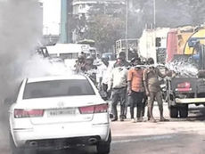 ಮಂಗಳೂರು ನಂತೂರ್ ಬಳಿ ಚಲಿಸುತ್ತಿದ್ದ ಕಾರಿನಲ್ಲಿ ಬೆಂಕಿ; ಅಪಾಯ ತಪ್ಪಿಸಿದ ಸ್ಥಳೀಯರು