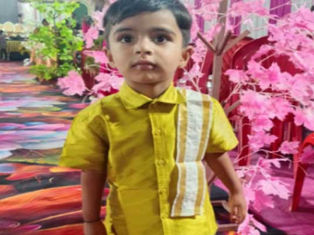 ಕಾರಿನಲ್ಲಿ ಉಸಿರುಗಟ್ಟಿ ಮೂರು ವರ್ಷದ ಮಗು ಸಾವು