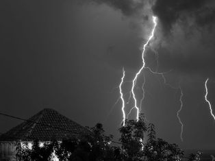 Karnataka Rain Alert: ರಾಜ್ಯದಲ್ಲಿ 7 ದಿನ ವರುಣಾರ್ಭಟ – ಗಾಳಿ, ಗುಡುಗು, ಆಲಿಕಲ್ಲು ಮಳೆ ಎಚ್ಚರಿಕೆ