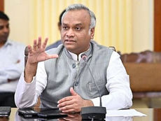 ಎಸ್ಎಸ್ಎಲ್ಸಿ ಫಲಿತಾಂಶದ ಬೆನ್ನಲ್ಲೇ ರಾಜಕೀಯ ಕಿಡಿ: ಪ್ರಿಯಾಂಕ್ ಖರ್ಗೆ ವಿರುದ್ಧ ಬಿಜೆಪಿ–ಜೆಡಿಎಸ್ ವಾಗ್ದಾಳಿ