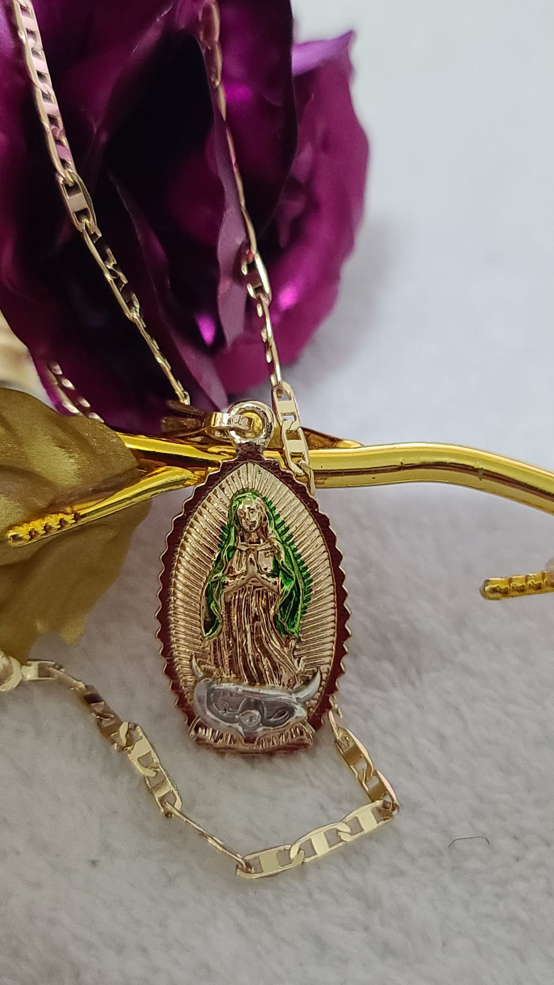 Gold Plated Guadalupe Virgin Necklace - Cadena en Oro Laminado Virgen