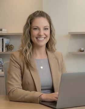 Kelly Houp Headshot.jpg