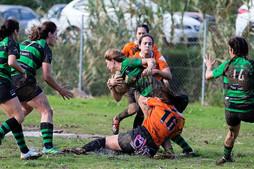 Un momento del partido de rugby femenino