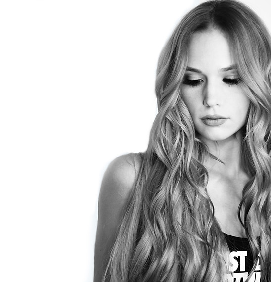 Lang haar, vrouw, dame, chick, logo, extensions, hairextensions, blond, sportshirt, langerhaar, vollerhaar, weften, extensions, lange haren