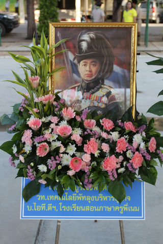 วางพวงมาลาวันมหาธีรราชเจ้า