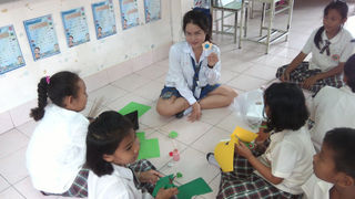 ดอกไม้จากฝาขวด กิจกรรมลดเวลาเรียนเพิ่มเวลารู้