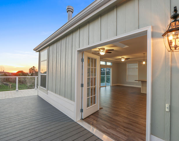 Manufactured home in the OC area with a breathtaking view, spacious patio, and rooms