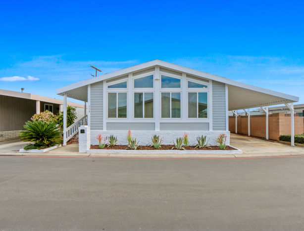 Manufactured Home in good condition and has spacious interior rooms