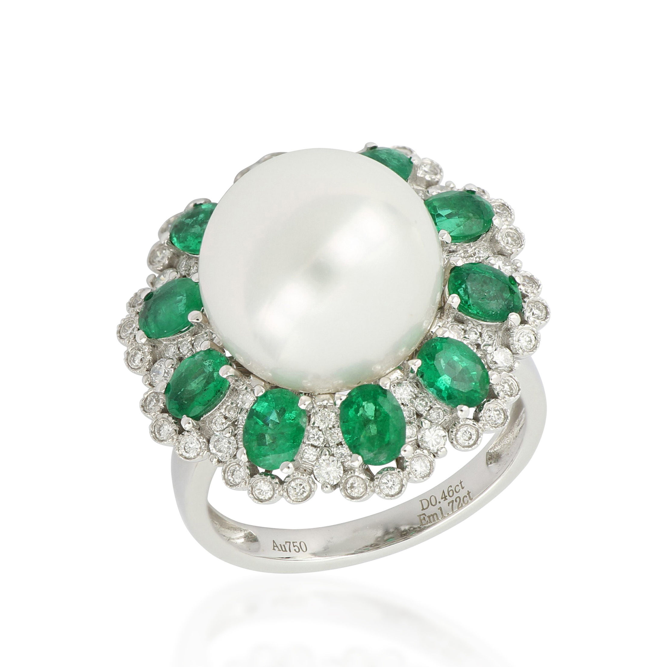 Pearl centerpiece with diamond halo