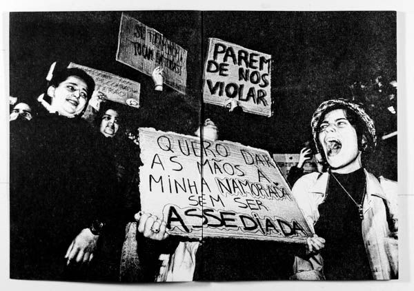 Presente is a photo book by photographer Cláudio Albuquerque on Porto manifestation published by Emília, Porto, Portugal,2022