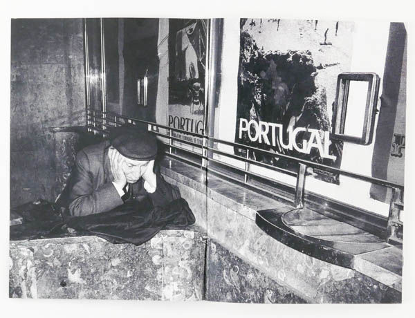 Especial Libertade: Lisboa is a photo book by photographers Guilherme Silva, Carlos Gil on Portugal revolution published by Kiosk zine, Lisboa, Portugal,2024