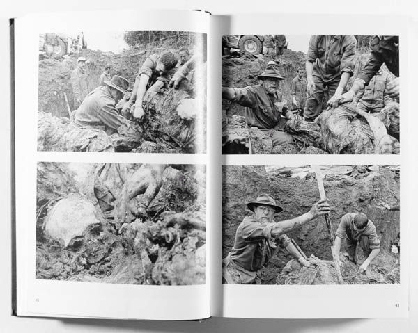 
Les Tombes: Srebrenica et Vukovar is a photo book by photographer Gilles Peress on Bosnia and Erzegovina - Croatia war published by Scalo, Zurich, Switzerland,1998