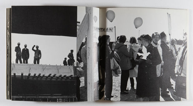 Taiteilijoiden rauhanjuna is a photo book by photographer Pertti Hietanen on Finland antinuclear protest published by Taiteilijoiden rauhanjunatoimikunta, Helsinki, Finland,1982