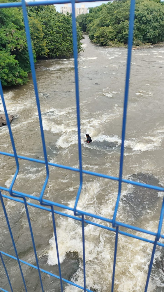 Resgate no Rio Uberabinha mobiliza bombeiros e garante segurança de jovem em Uberlândia