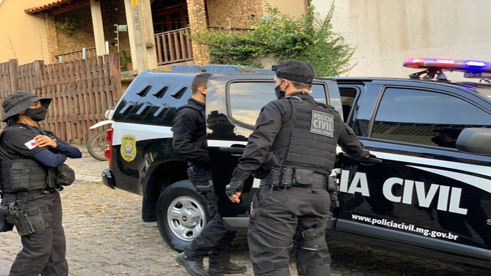 Operação da Polícia Civil em Prata Resulta em Prisões e Apreensão de Armas