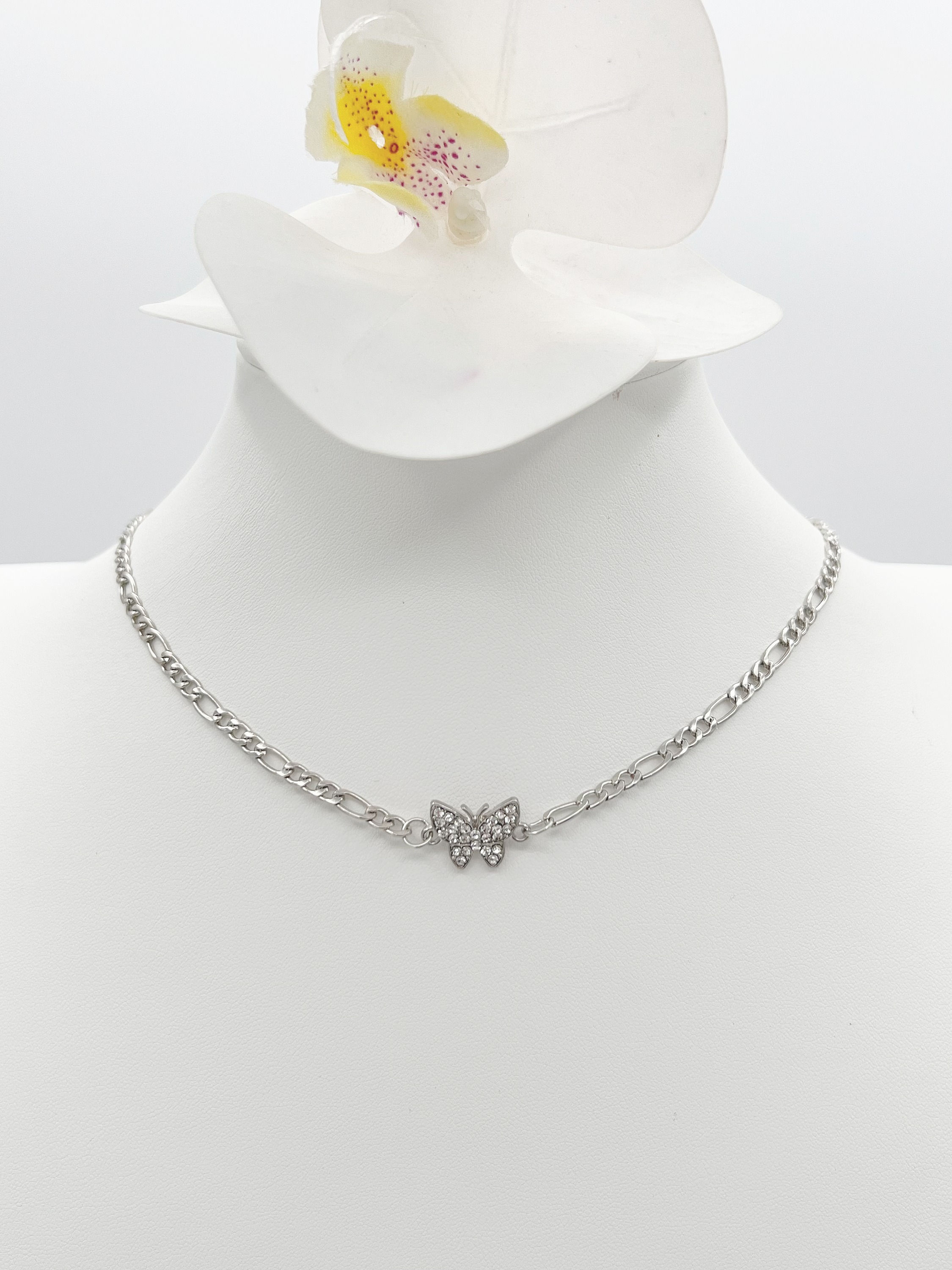 SHORT SILVER BUTTERFLY NECKLACE