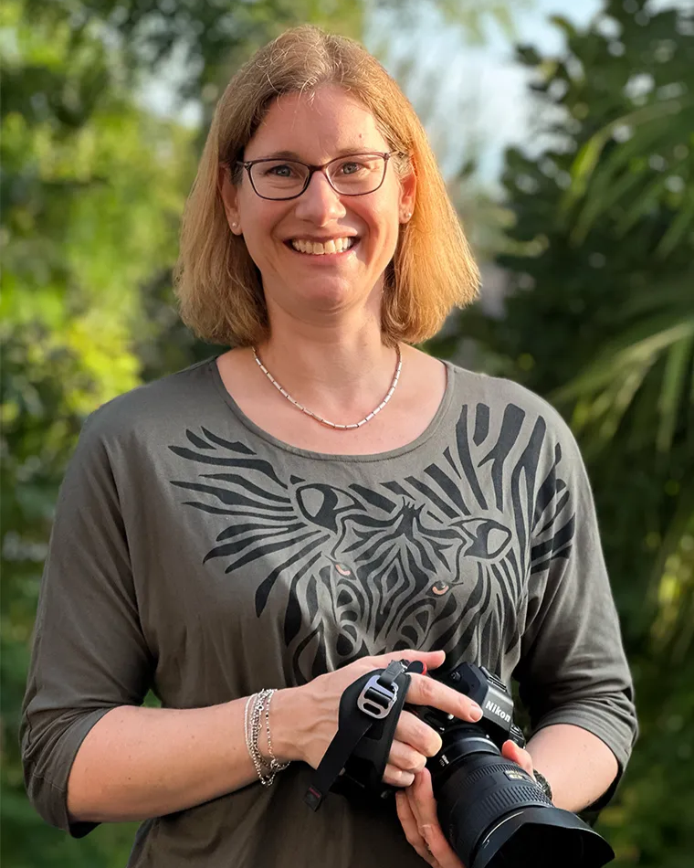 Portrait von Jacqueline, Reiseleiterin und Bildspezialistin
