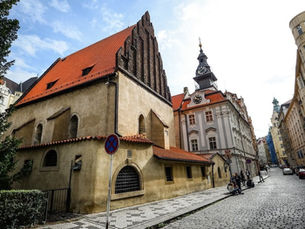 Old Jewish Cemetery & Pinkas Synagogue in Prague: A Powerful 90-Minute Walk in Josefov