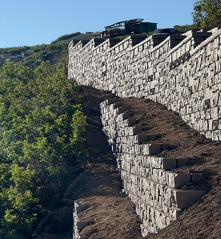 Retaining block wall in Utah built by Everett Lynn Enterprise