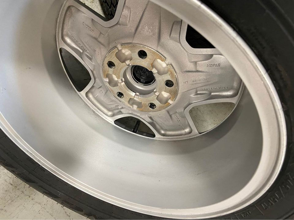 Thumbnail: Jeep Wrangler / Gladiator / Grand Cherokee 17" Wheels w/Bridgetone Dueler Tires