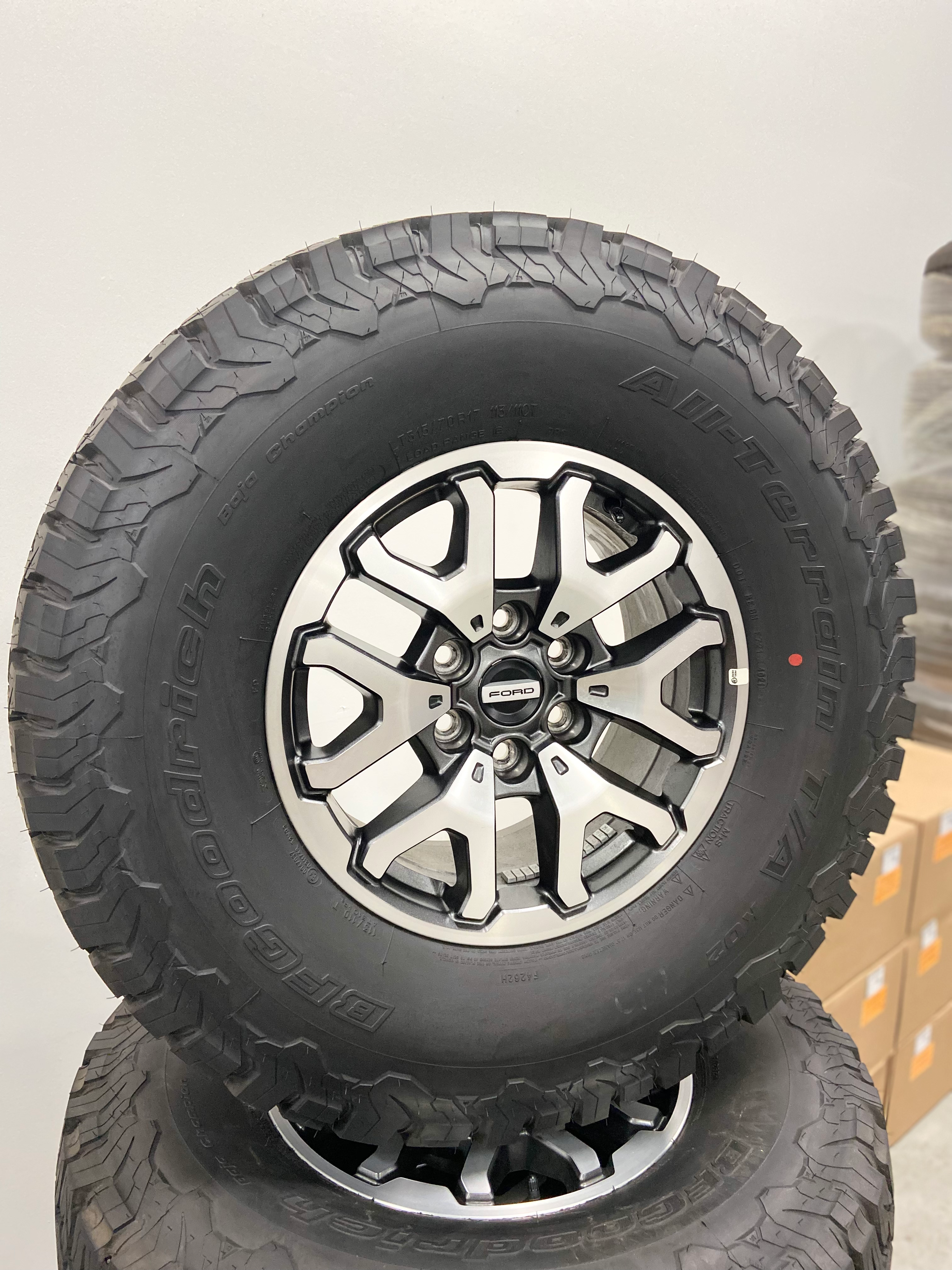2023 Ford F-150 Raptor wheels & Tires