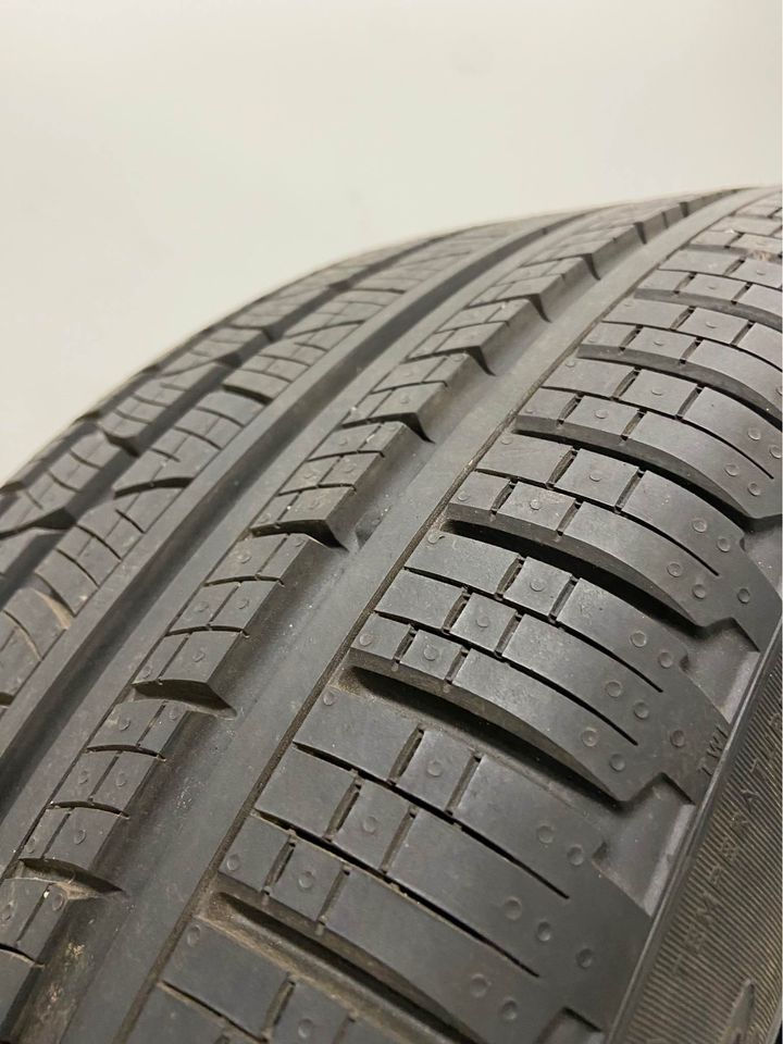 Thumbnail: RAM 1500 Limited Black 22" Wheels w/ Pirelli Scorpion Verde Tires
