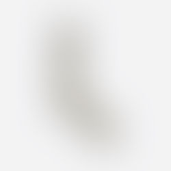 Dior : la manière la plus chic de porter un journal