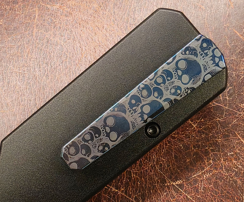 Thumbnail: Vero Engineering - Aura  - Black/Black Finish ANO Skull Clip