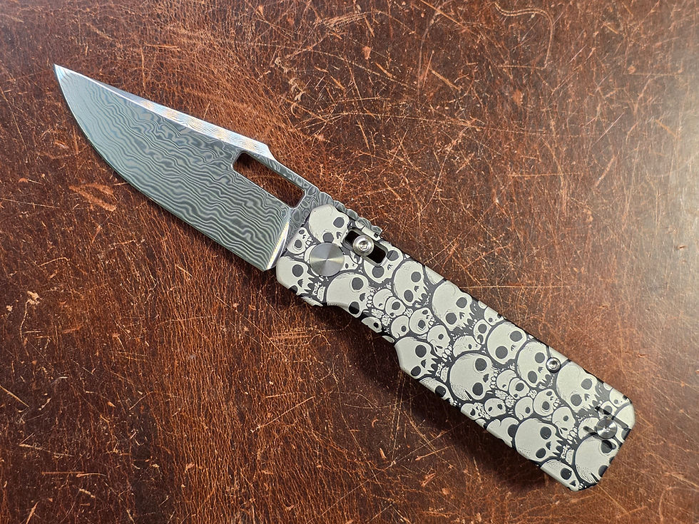 Vero Engineering - Aura Drop Point Damascus - Skulls