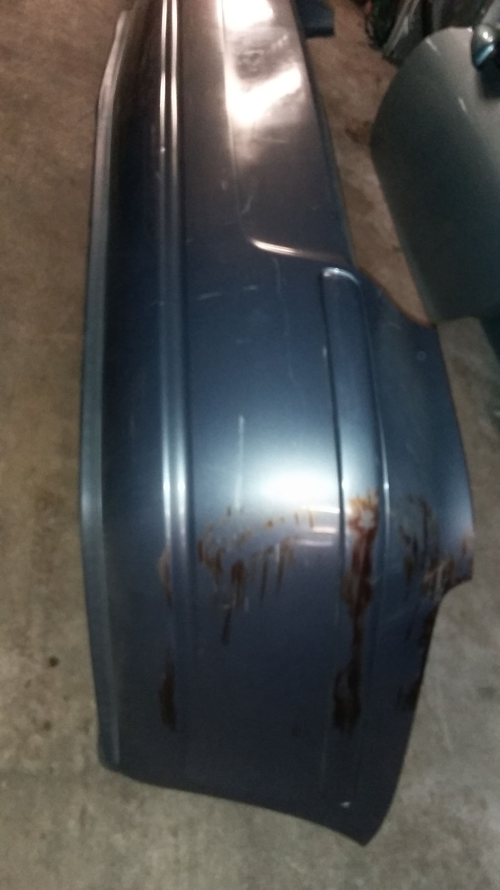 Miniatiūra: Avensis rear bumper in grey / silver 1E5 03 - 06